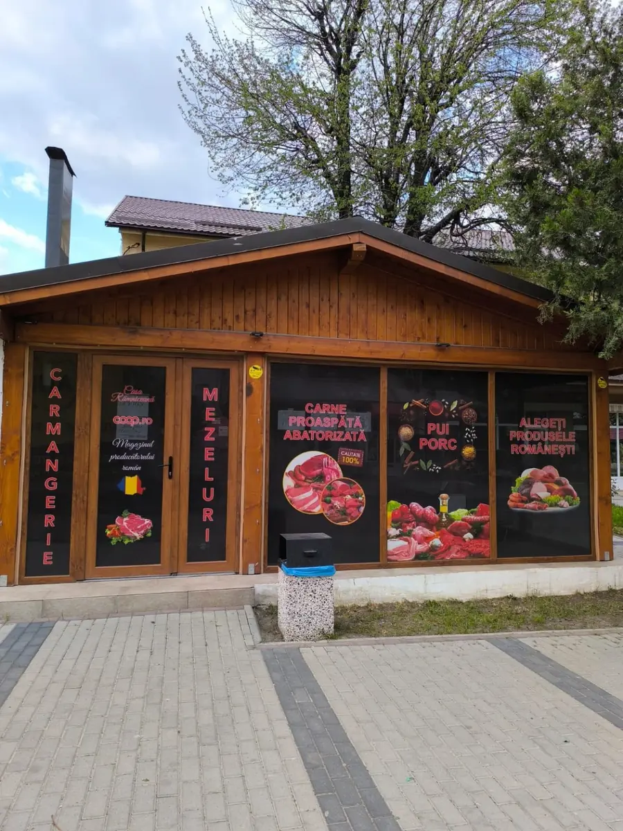 Colantare personalizată pentru vitrina unui magazin