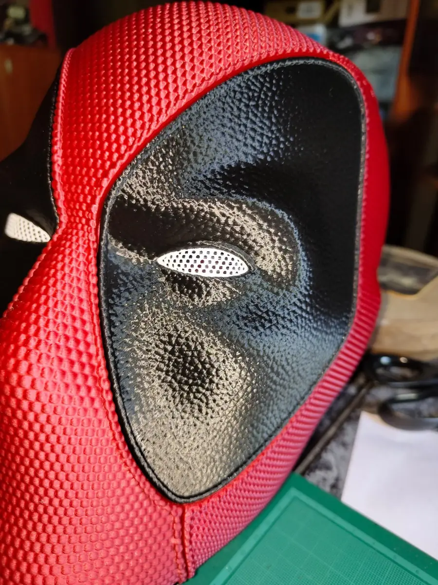 Mască decorativă bicoloră realizată prin printare 3D